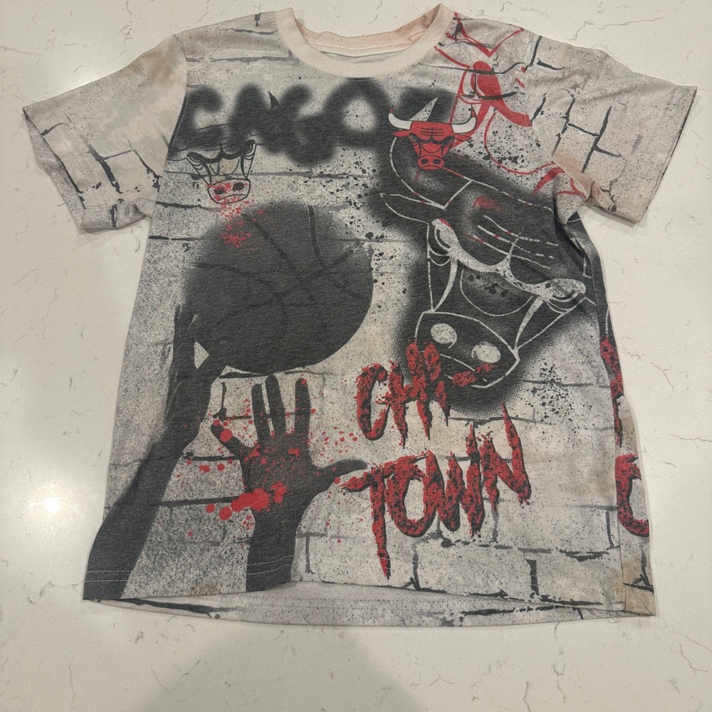 NBA Chicago Bulls Kids Spray Paint Graphic Shirt Chi Town White Red Black 10-12
